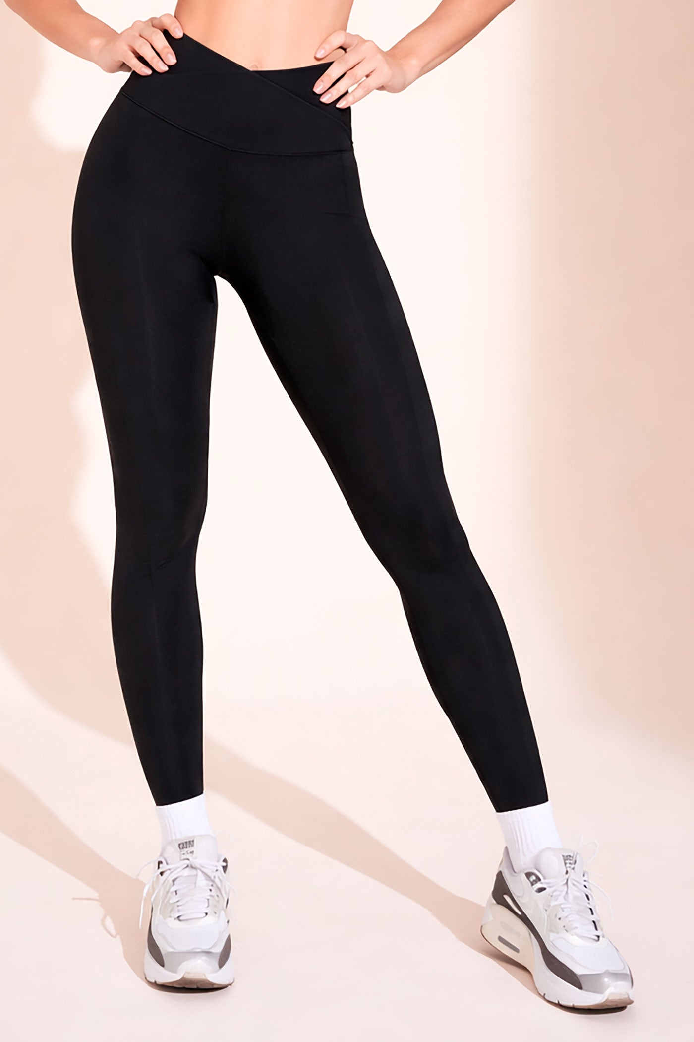 AC-06-LEGGINGDEPORTIVO-NEGRO-CAROL-CACTIVE_7dcd457f-5d39-42b4-8438-ff9f12aeacb4.jpg