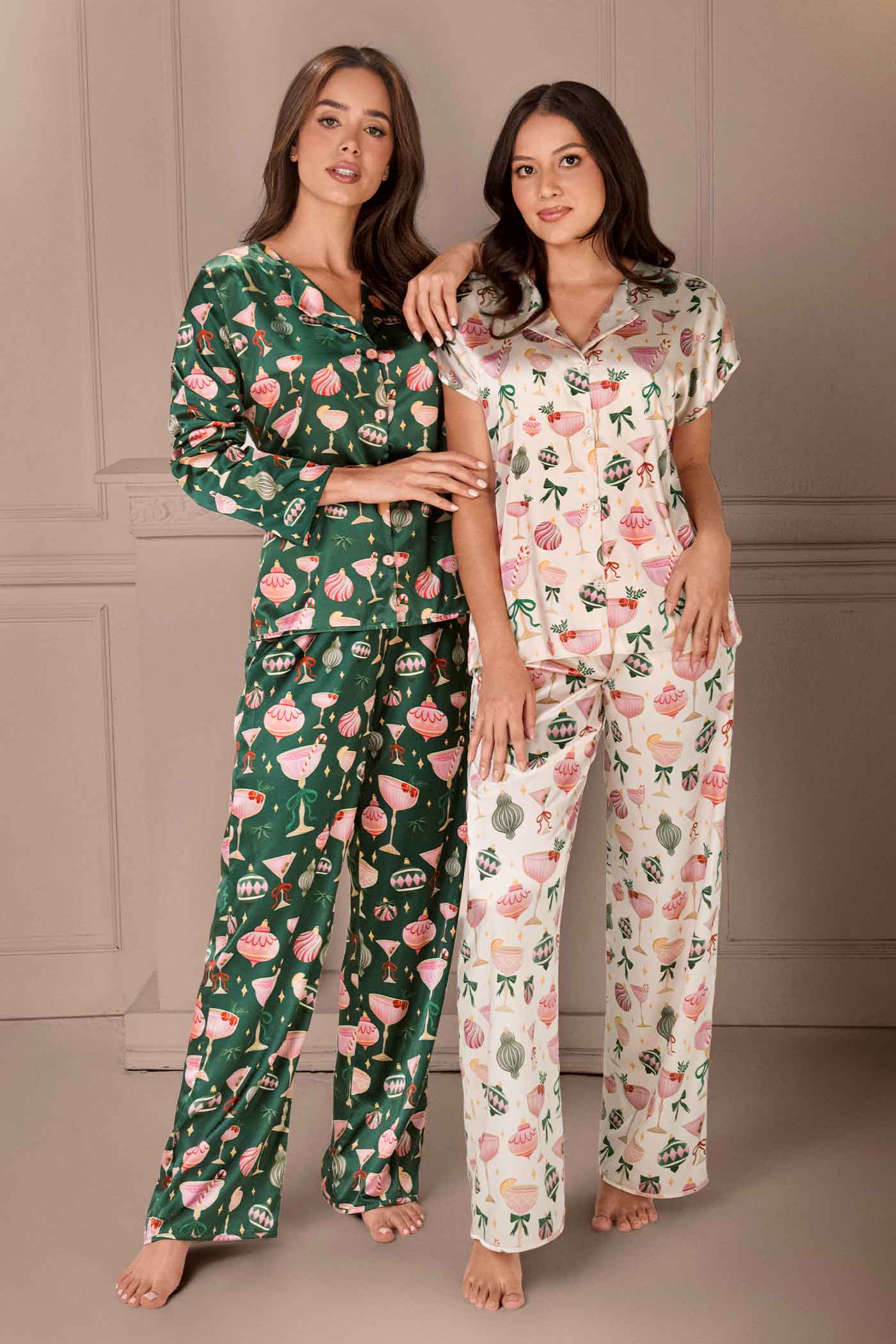 Pijama Manga Corta en Satín Estampado Magia Rosa 50113 | Colección Fin de Año
