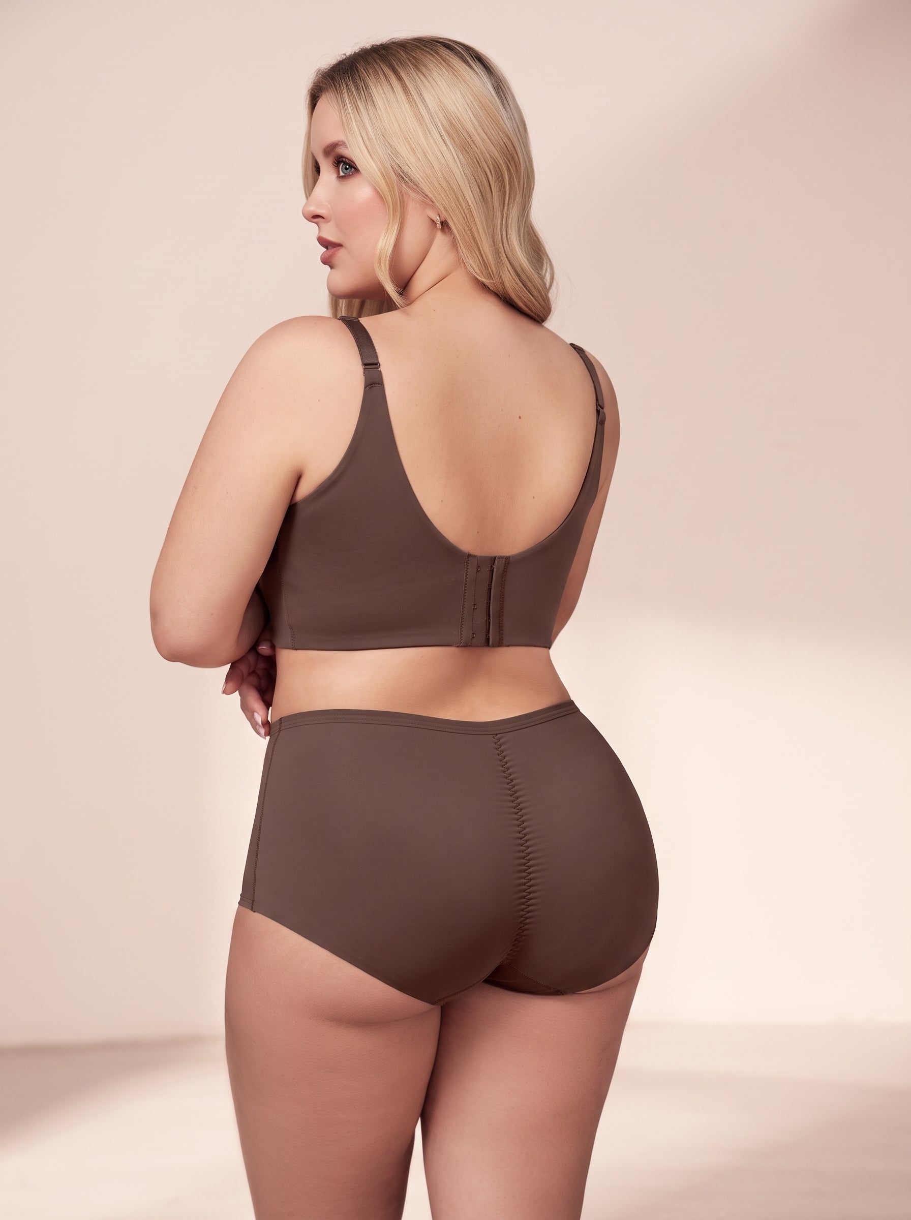 Set Brasier de Mayor Cubrimiento Sin Varilla y Panty Modelador Levanta Cola Corte Libre | Ref. 653-601